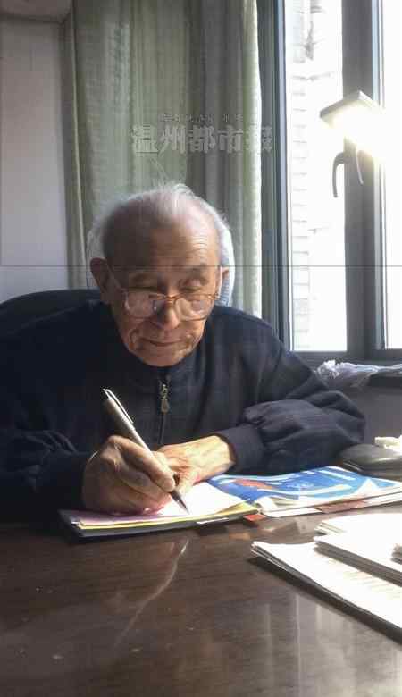 陈美葱 温州91岁老教师手写数学题 博客授课吸粉无数