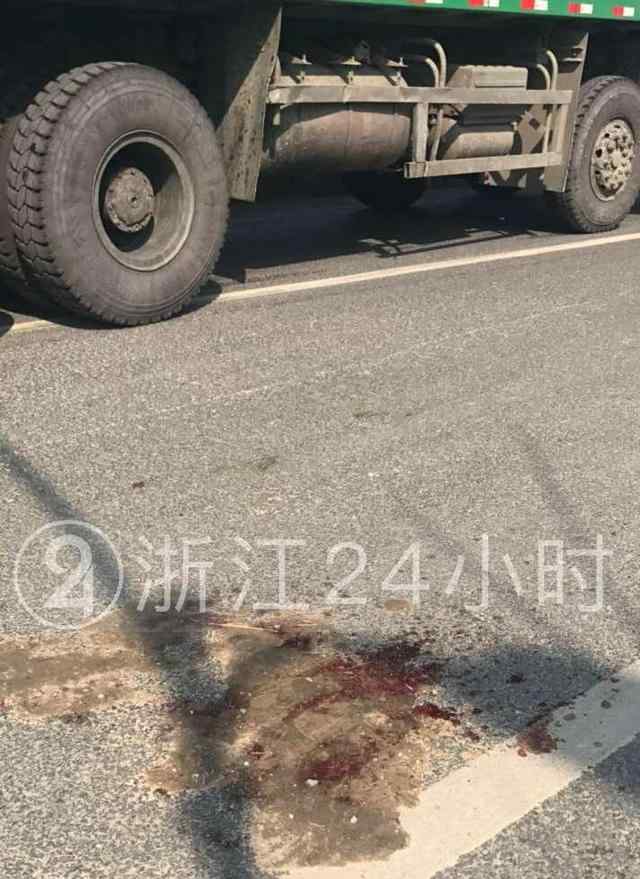 德胜高架 杭州德胜高架女子被车撞身亡 地上一大滩血迹