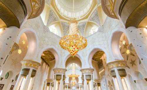 谢赫扎耶德清真寺 全世界最奢华的清真寺，建设花费55亿美元和46吨黄金，就在阿联酋