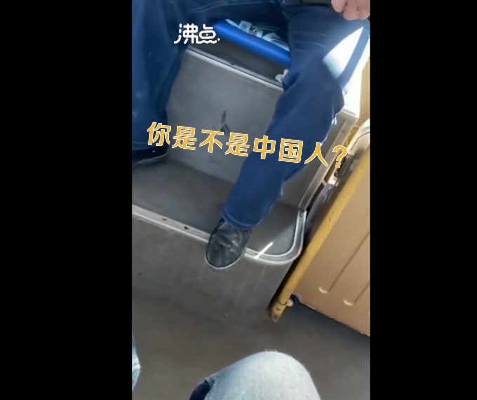 女子回应“用苹果手机被男子谩骂” 还遭一路尾随 网友：没文化真可怕
