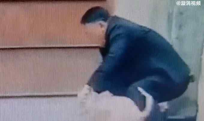 男子1人空手放倒220斤大猪 村民惊呆了：一般4个人才能逮住