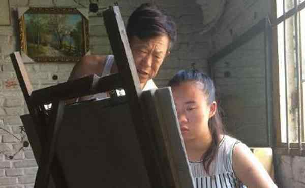 李婧磁 在家上学11年女生：从没怀疑过父亲教育方式