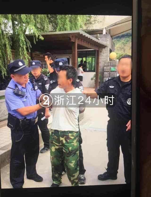 坤包 男子上门收废品 结果顺走了装着四万块钱的包