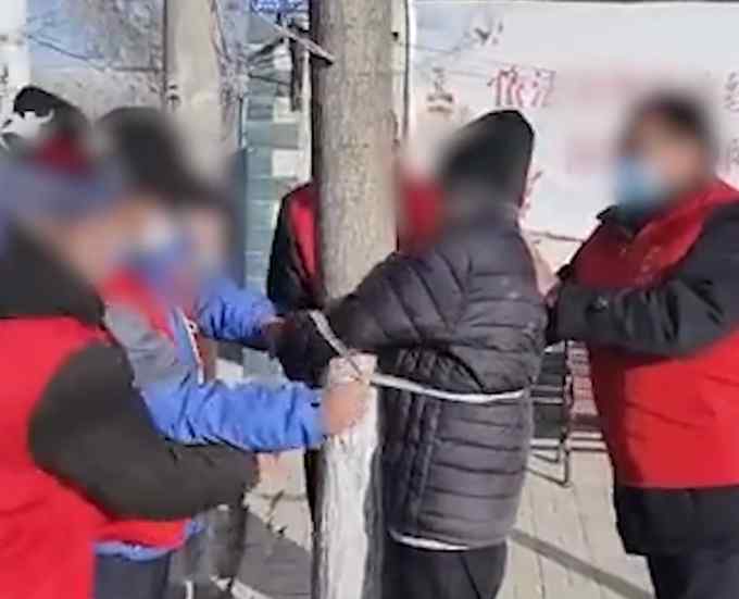 石家庄藁城区一老人外出被绑树上？官方回应