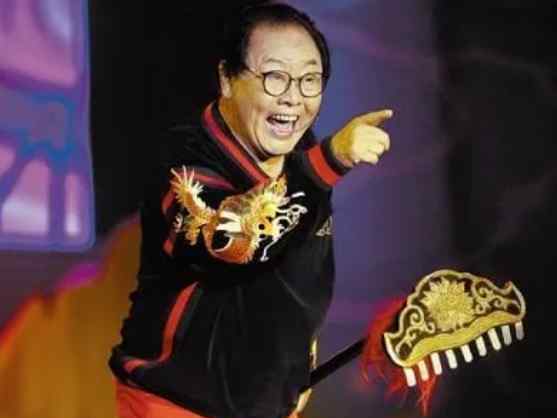 马德华 “猪八戒”马德华已满75岁，与“嫦娥”恩爱多年，儿子也特别优秀
