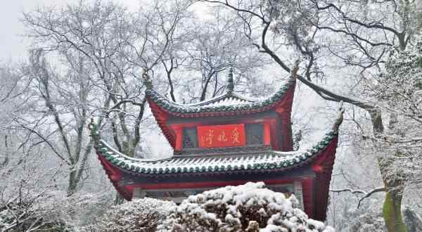 岳麓山爱晚亭 长沙岳麓山银装素裹 爱晚亭雪景美如画