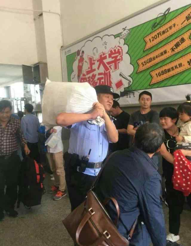 麻袋哥 杭州“麻袋哥”走红网络 背后故事令人感动