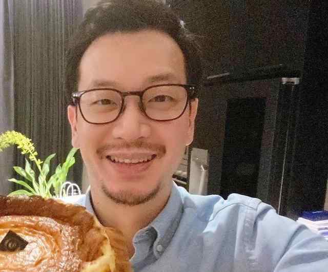 beenamthip 泰星Bee控告恶评网友，与Pong合照似情侣