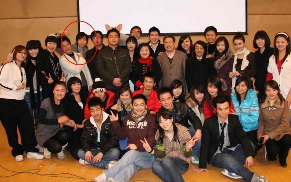 岳云鹏学历 岳云鹏晒德云社十大学历，何九华学历被质疑，学霸人设竟是假的？