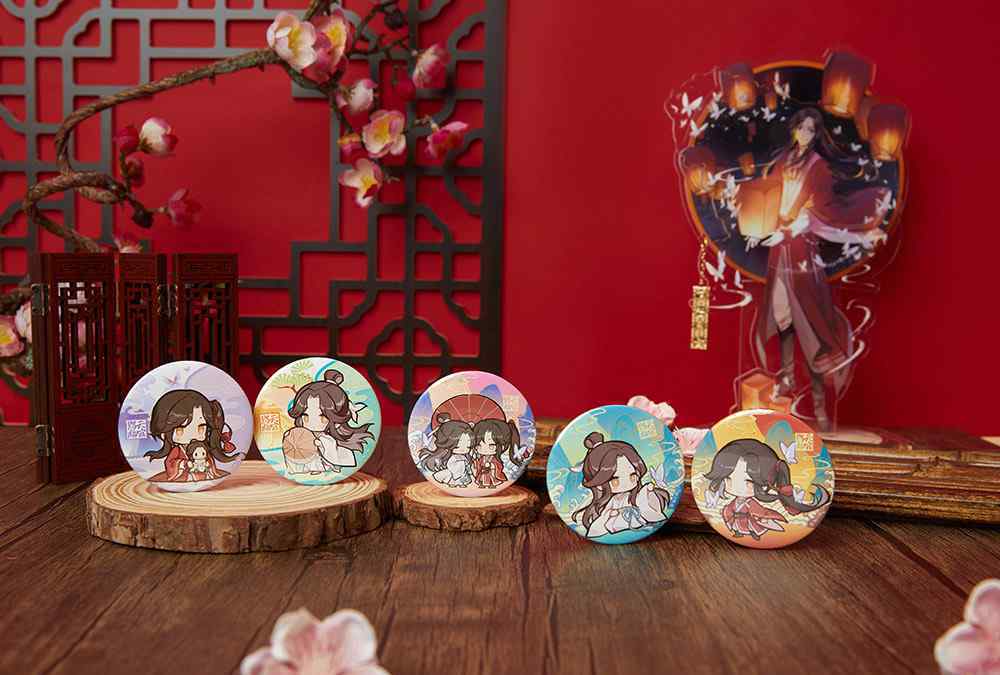 吧唧是什么周边 《天官赐福》动画将上架的周边，花怜立牌超好看，吧唧色纸也想要