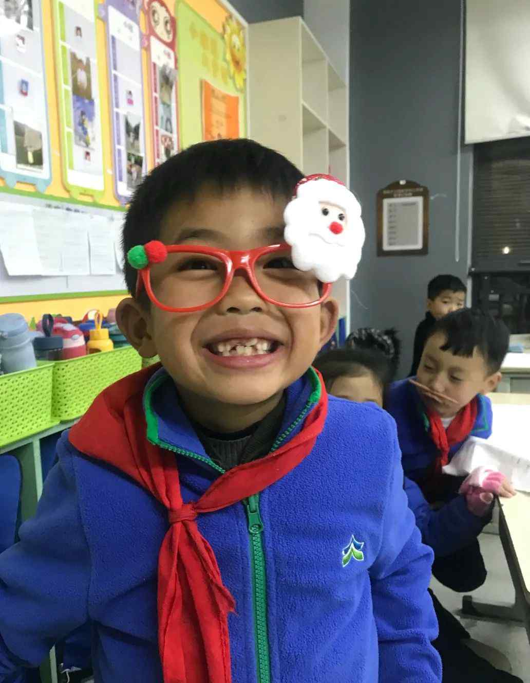 即使流泪也要鼓掌！小学生领奖领出奥斯卡的感觉