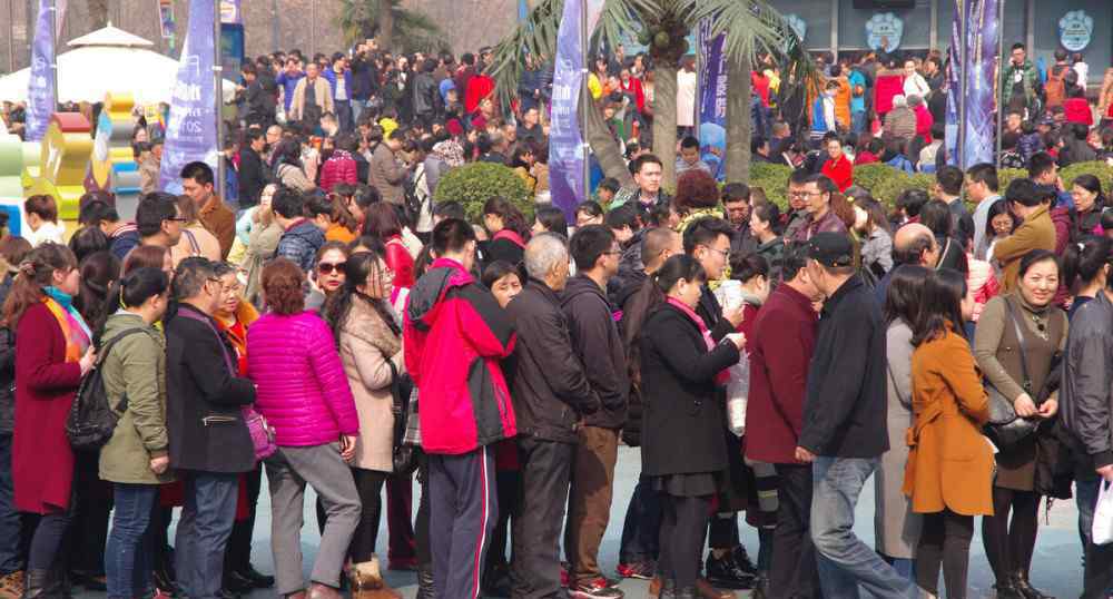河南胖东来超市 神仙超市胖东来，低调开业排长队，究竟为何这么火？