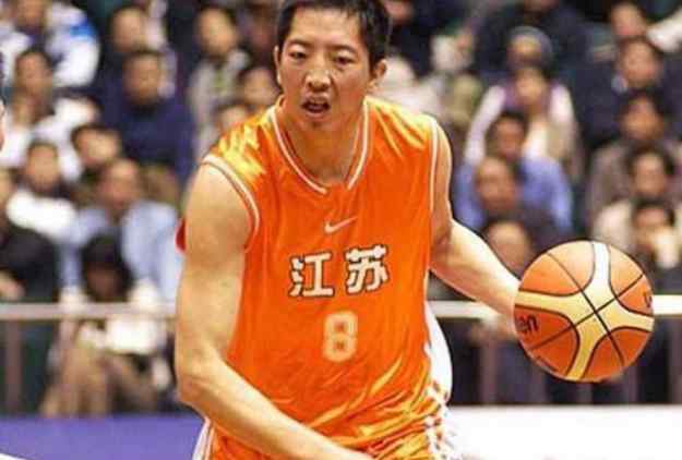 安德森鸟人 看懵了！面对飞扬跋扈的鸟人，胡卫东曾坐在地上随手一扔命中三分