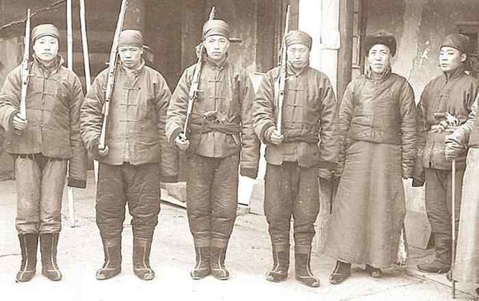 蒙古什么时候从中国独立的 清末时，外蒙古从中国独立出去，其中滞留的十几万汉人去了哪里？