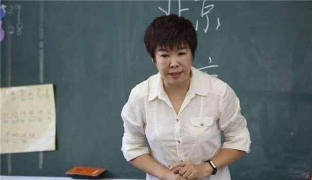 袁腾飞近况 还记得那个被轰下台的于丹吗？在跌落神坛的日子里，丈夫不离不弃