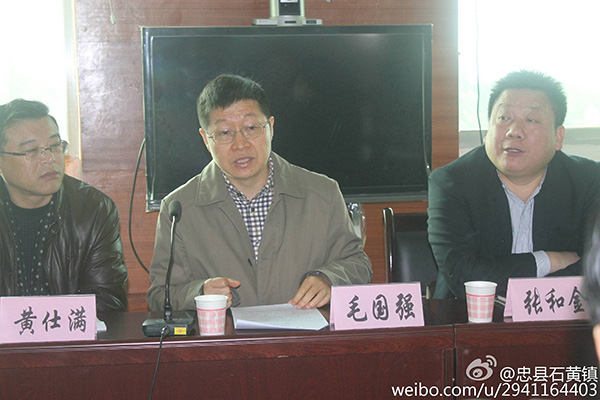 重庆通报遇害案 重庆忠县遇害副县长系留新硕士，市民目睹凶手刀刺斡旋者过程