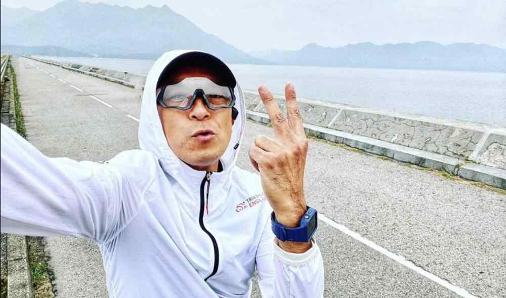 姜皓文 53岁姜皓文获周润发送蛋糕，大日子撞一起，至今不准备生子