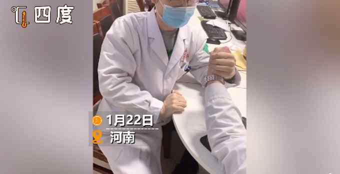 哭笑不得！骨科医生掰手腕骨折给自己开药 网友：是个狠人