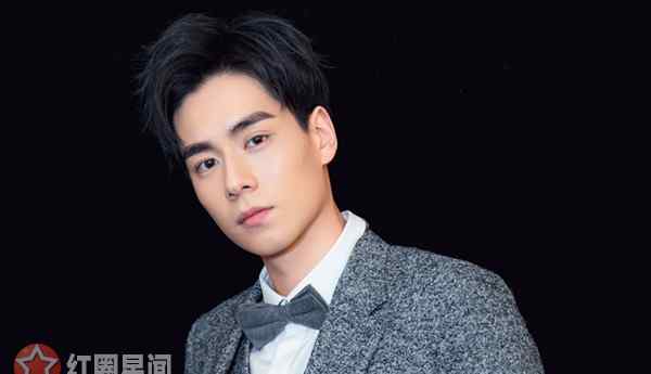 胡一天照片 胡一天小时候照片和现在判若两人 胡一天是怎么瘦下来的