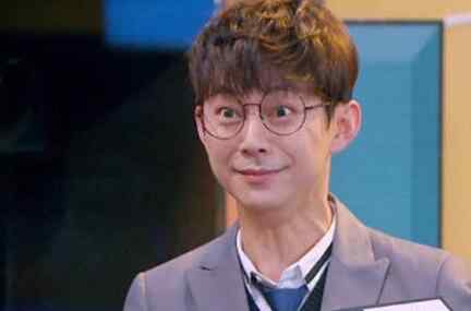 小年夜晚会 说话嘴瓢什么意思 何炅小年夜晚会现场翻车被调侃