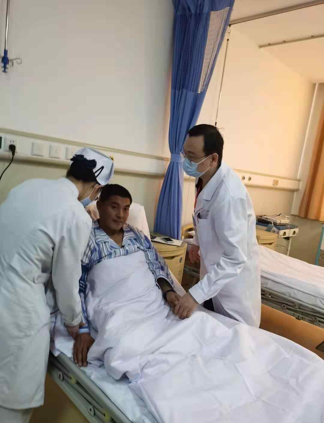 被困14天经历了什么？栖霞获救矿工回忆：光喝水 每天敲击回升井