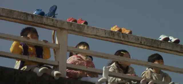 为什么说幼师女的很乱 女子当幼师，家里的狗都有心理阴影了，男友：这么点钱，你图啥？