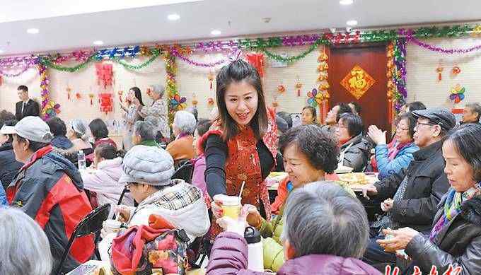 正月十五猜灯谜 正月十五闹元宵：赏花灯猜灯谜 北京市民欢度佳节