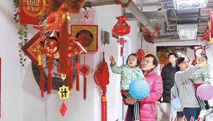 正月十五猜灯谜 正月十五闹元宵：赏花灯猜灯谜 北京市民欢度佳节