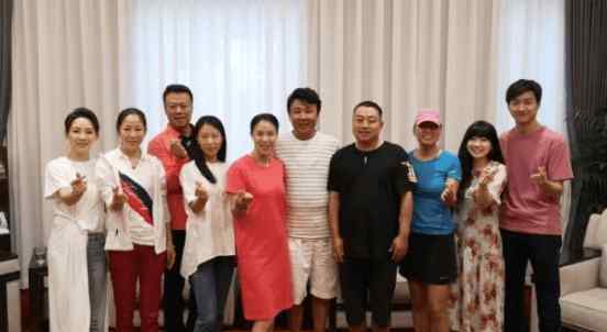 福原爱身高 37岁潘晓婷美貌依旧，同框王楠福原爱差距明显，坐拥8亿依旧单身
