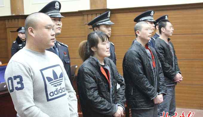 微商害了多少家庭 购“微商群”收药再高价转卖  一家庭团伙涉非法经营假药受审