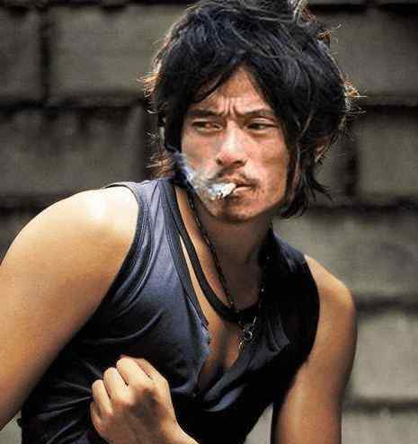 犀利哥现状 10年前因“长太帅”轰动一时的乞丐，走红后开始做慈善，现状如何