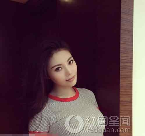 徐冬冬奶怎么那么大 徐冬冬的胸为啥那么大 徐冬冬的胸是假胸吗