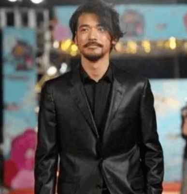 胡歌整容 留胡子堪比“整容”的5位明星，金城武变邋遢，而肖战像换了一张脸