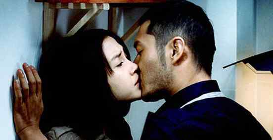 黄晓明激吻angelababy Angelababy黄晓明激吻照曝光 裸身缠绵激情四射