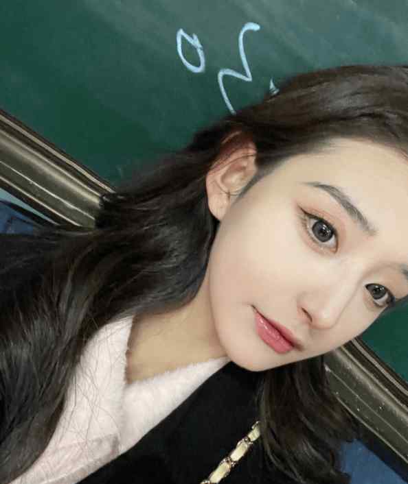 王思聪新欢 王思聪新欢疑曝光？在男方杭州豪宅庆19岁生日，长相甜美颜值高