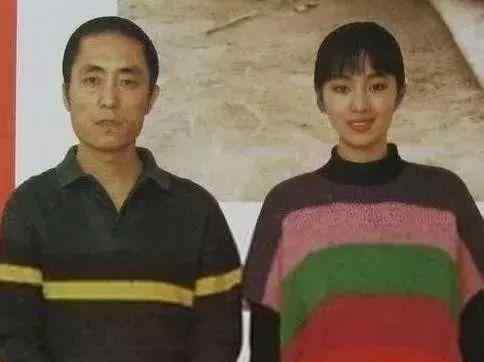 巩丽 巩俐究竟有多美？张艺谋巩俐26年前合影曝光，那时的巩俐真清纯