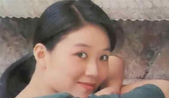 演员严晓频 出身演员世家，十七岁考上北电，合作姜文大火，嫁初恋恩爱28年