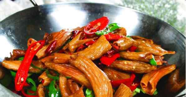 中国十大禁菜 中国十大禁菜之脆鹅肠，从活鹅肛门扯出肠子做菜