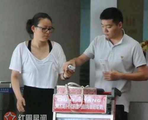 丁俊晖年龄 丁俊晖比张元元小六岁吗 丁俊晖老婆张元元个人资料