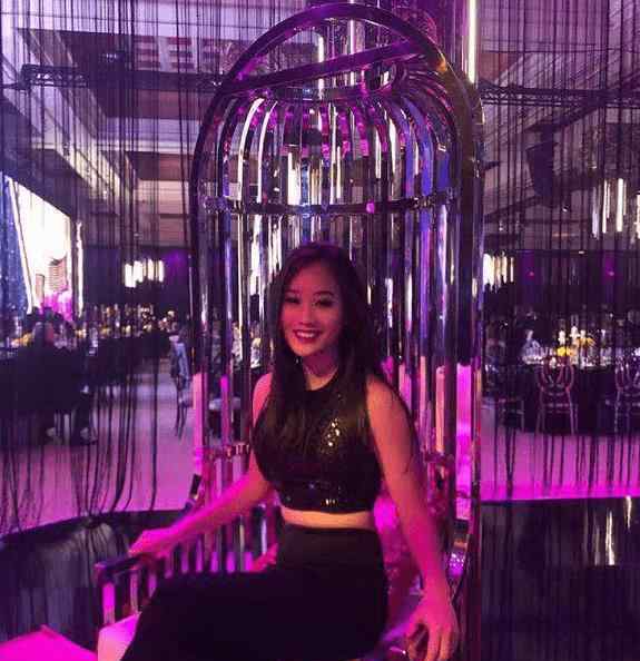 李连杰女儿照片 李连杰16岁女儿晒近照，浓妆艳抹成熟似大妈