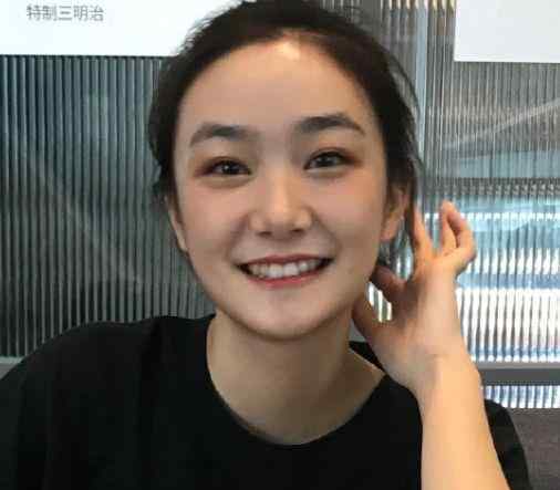 孙俪素颜照片 孙俪妹妹进入北电，微博晒素颜照，大学后的她很有气质颜值很能打
