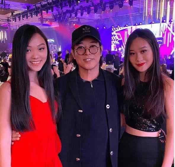 李连杰女儿照片 李连杰16岁女儿晒近照，浓妆艳抹成熟似大妈