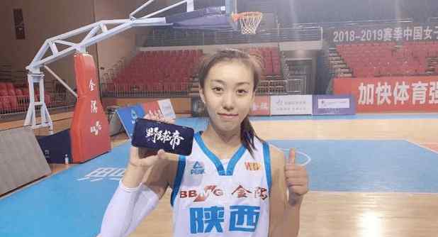 库里身高 女篮小仙女！身高1米79被称中国女“库里”，24岁外貌秀丽清新
