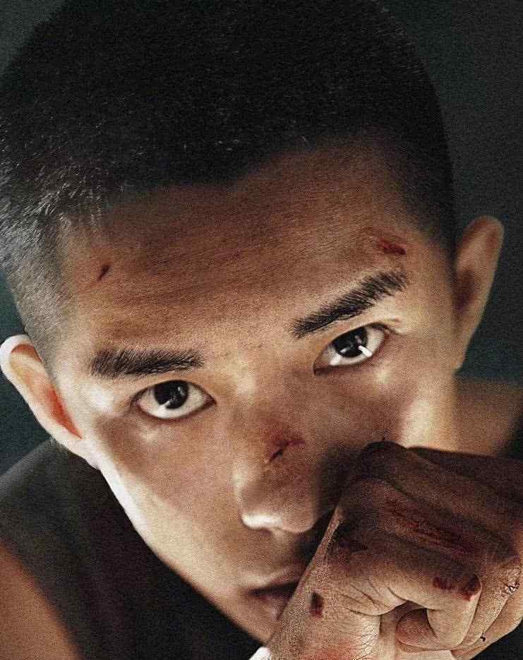 易烊千玺今年多少岁 易烊千玺，你到底还有多少副面孔？