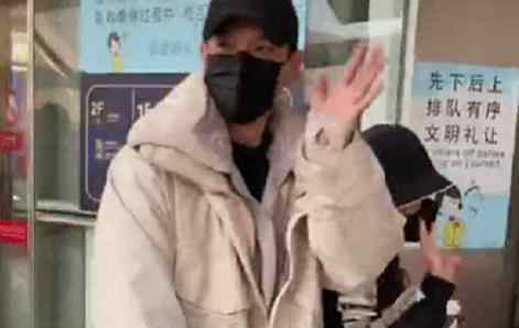 李大双身高 40岁小李琳近照曝光，腹部凸起被疑怀孕，二婚老公是熟悉的他！