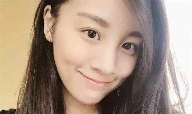 高显扬 出道23年零绯闻，娶小10岁妻子快速闪婚，如今一家四口羡煞旁人
