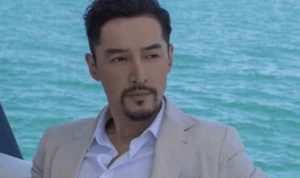 胡歌整容 留胡子堪比“整容”的5位明星，金城武变邋遢，而肖战像换了一张脸
