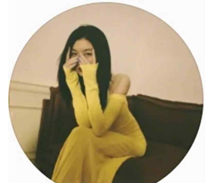 王菲身材 李嫣拍照好气质，身材优越变美了好多，神态举止完全是王菲的模子