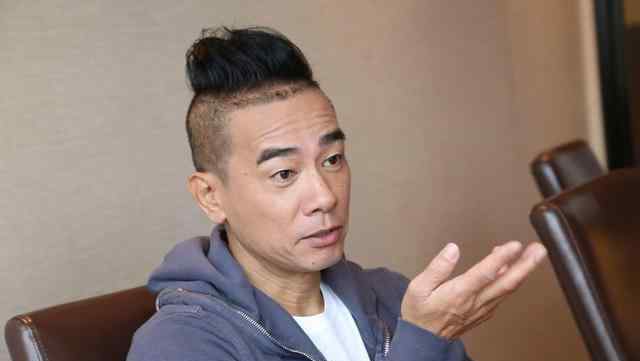 陈小春夫妇 陈小春夫妇合体拍大片，网友直呼：有种江湖大哥、大嫂的既视感