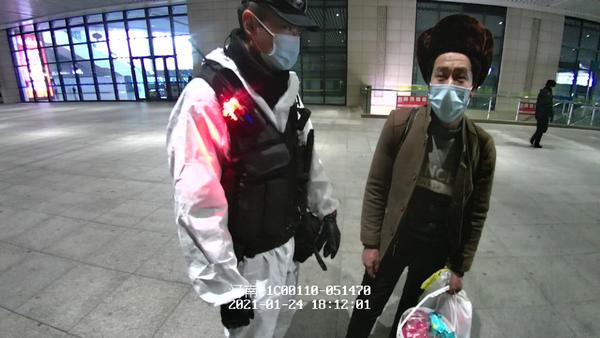 现实版《天下无贼》！农民工带100万现金上火车 乘警三千里守护到家